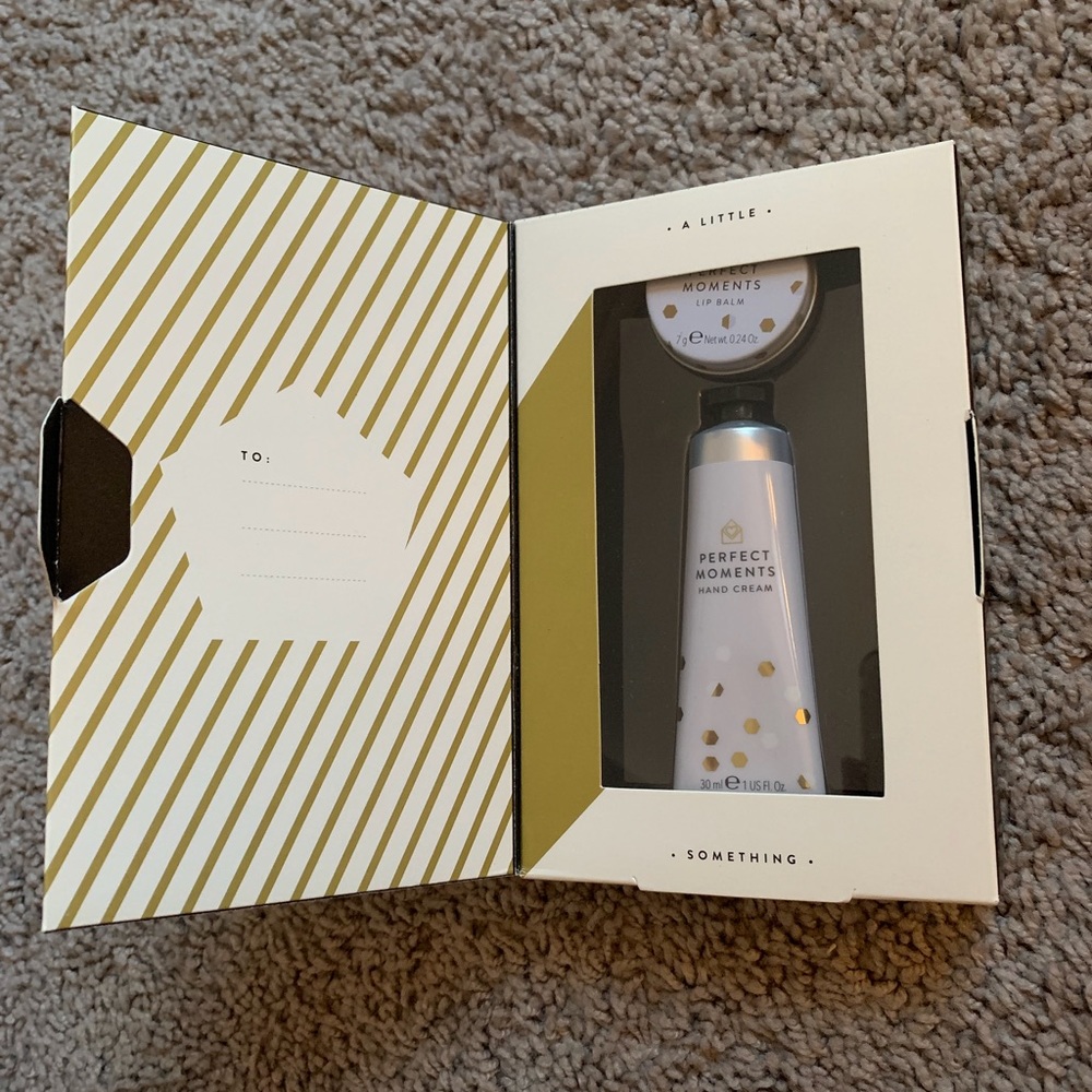 3/$15 *** Hair & Lip Care Gift Set
